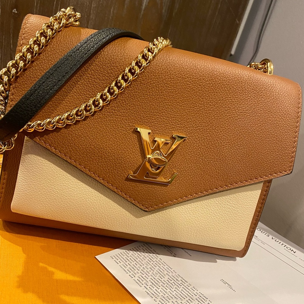 LOUIS VUITTON MYLOCKME CHAIN BAG
